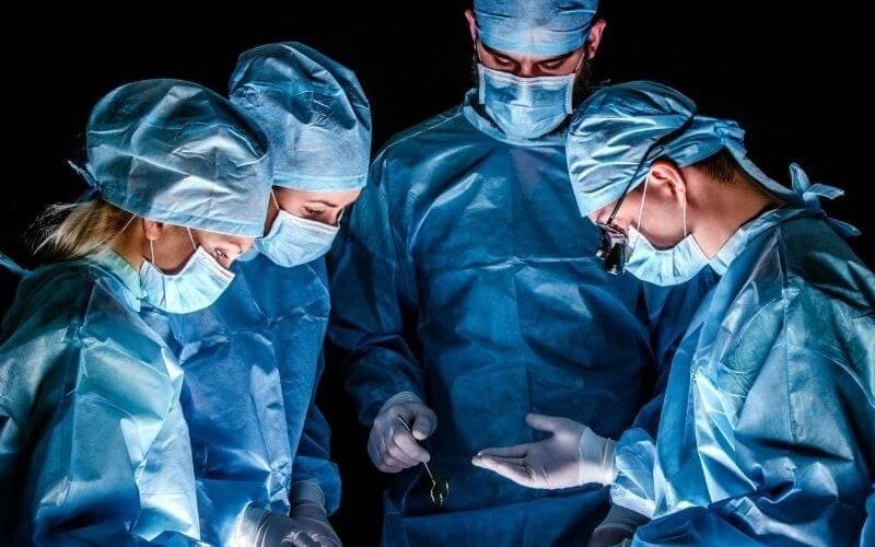 disposable isolation gown distributor in the Middle East-copy-0